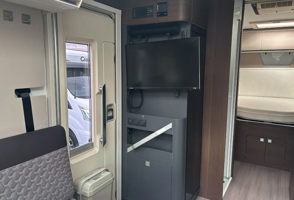 Adria Coral Supreme 670 DC 2021