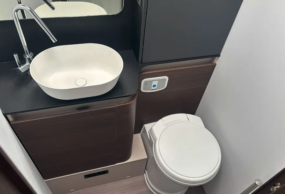 Adria Coral Supreme 670 DC 2021