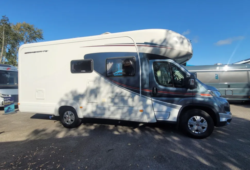 Autotrail Tracker FB 2016
