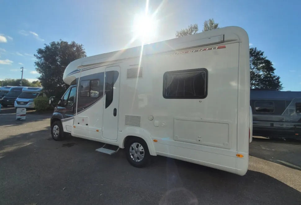 Autotrail Tracker FB 2016