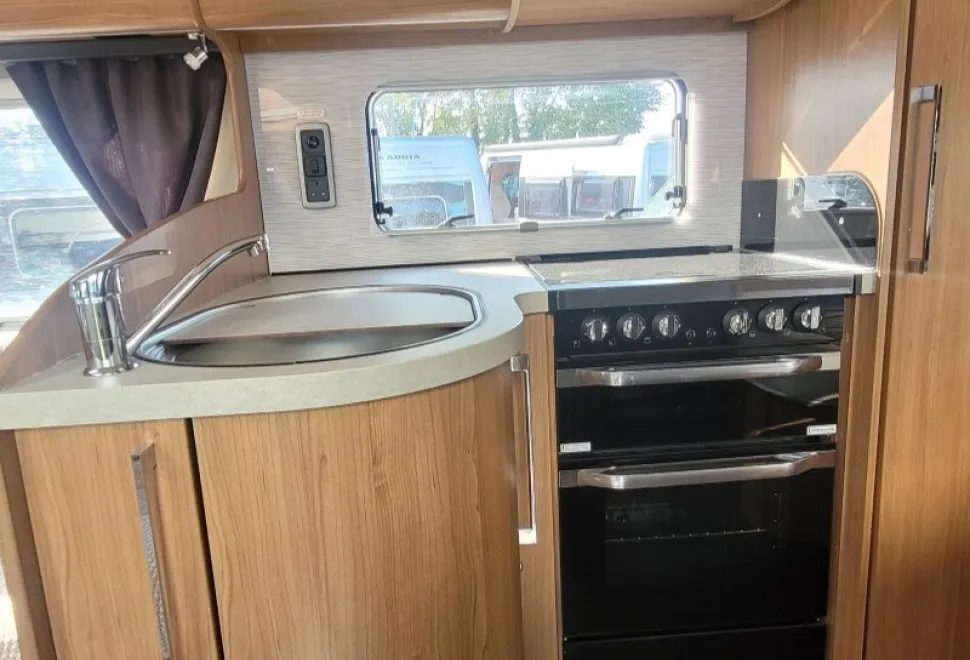 Autotrail Tracker FB 2016