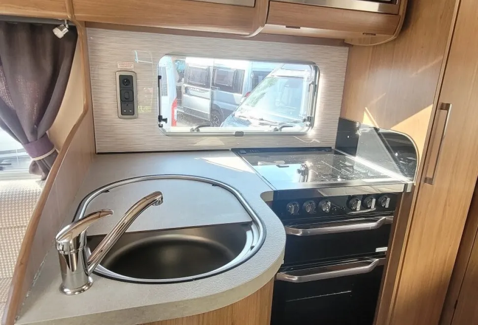 Autotrail Tracker FB 2016