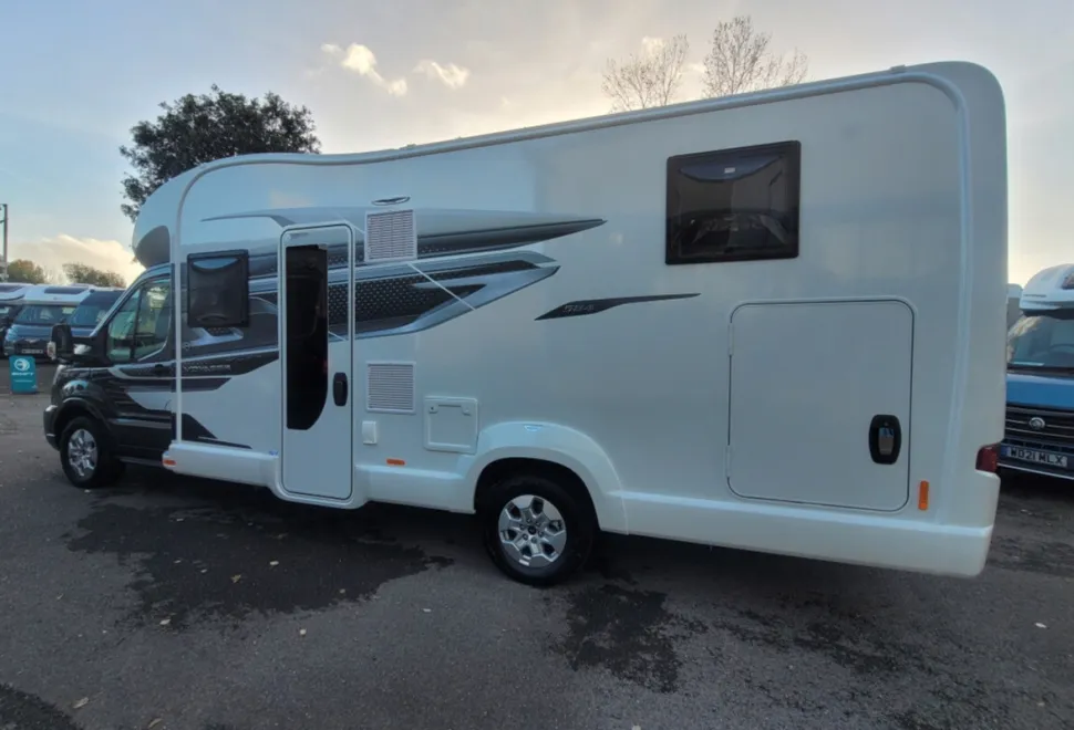 Swift Voyager 584 