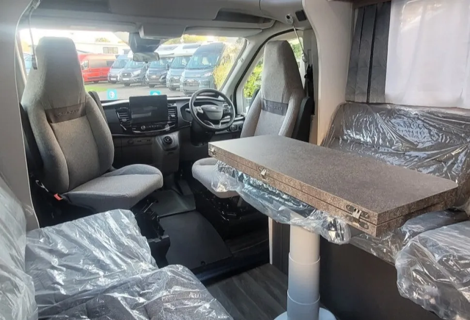Swift Voyager 584 