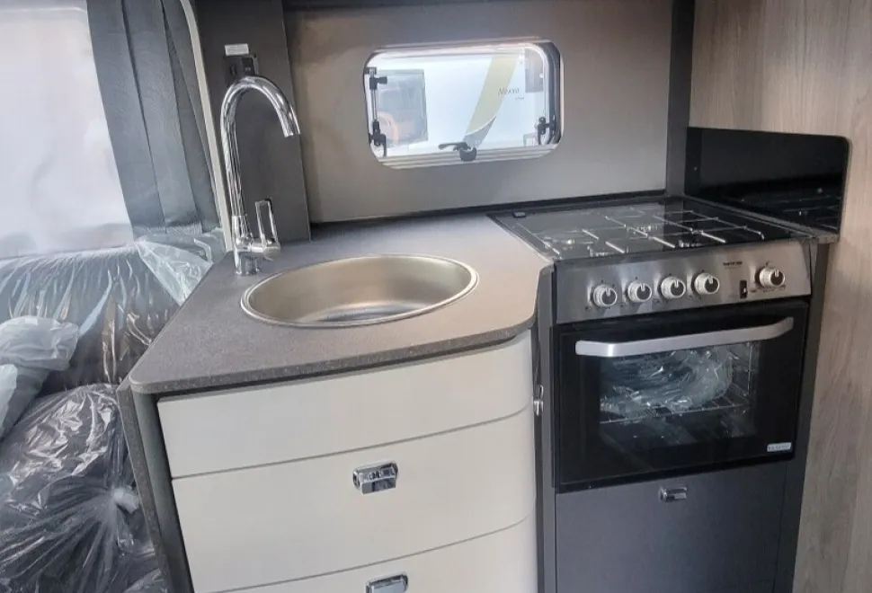 Swift Voyager 584 