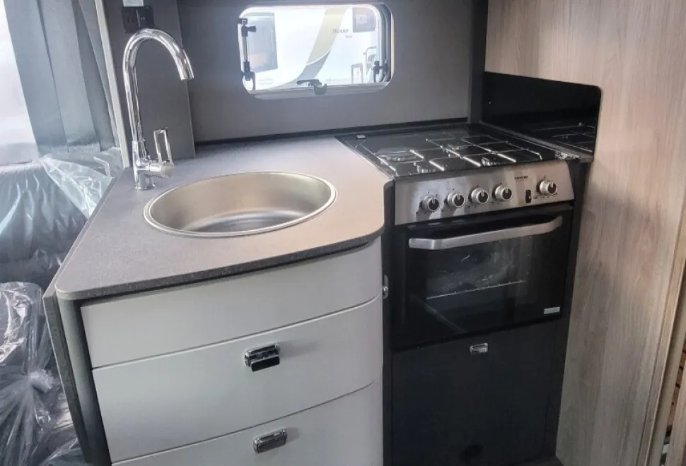Swift Voyager 584 