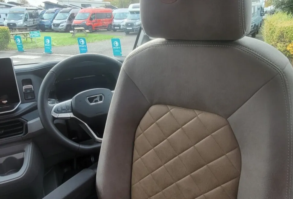 Mega Mobil Mega Lounge 680 S 