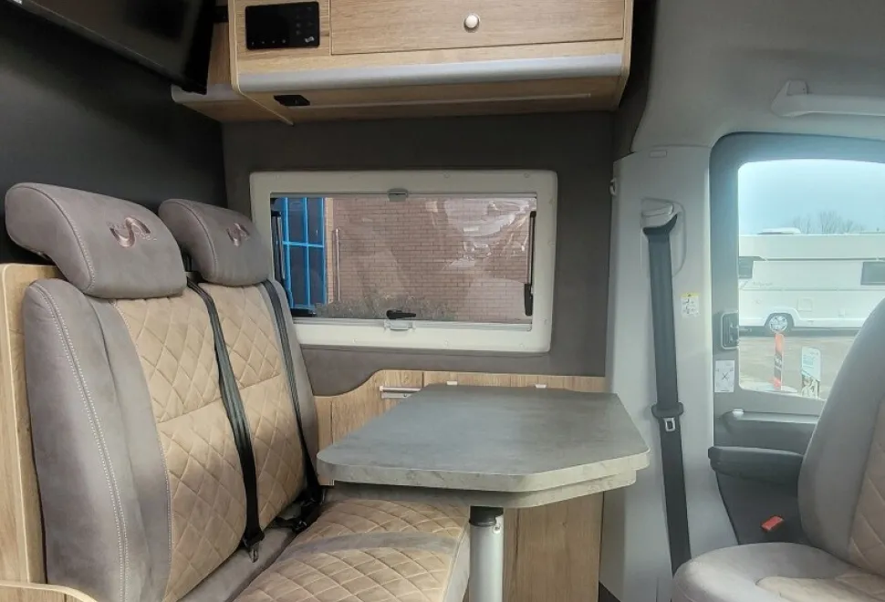 Mega Mobil Mega Lounge 680 S 