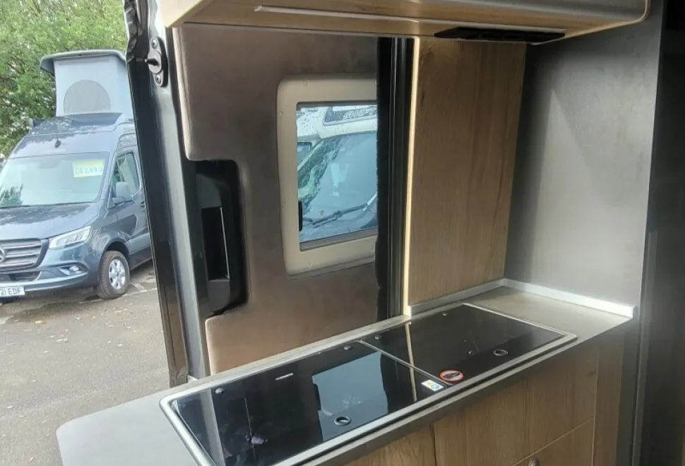 Mega Mobil Mega Lounge 680 S 