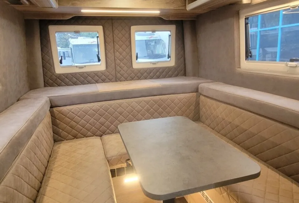Mega Mobil Mega Lounge 680 S 