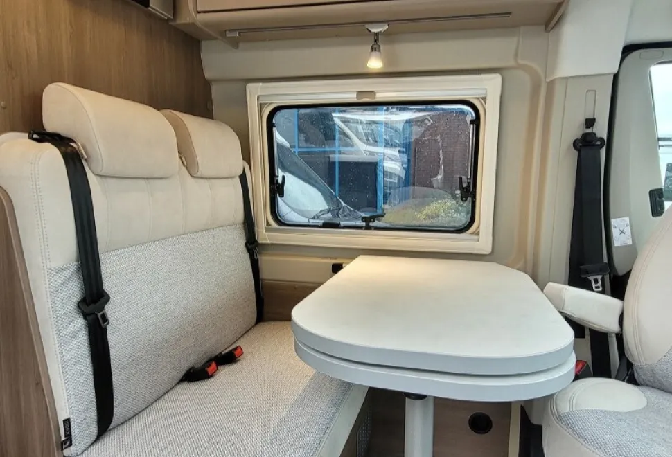 Carado CV 600 Pro Plus Pop Top 