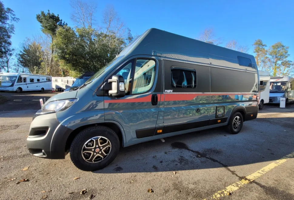 Pilote Pilote V633M 2023