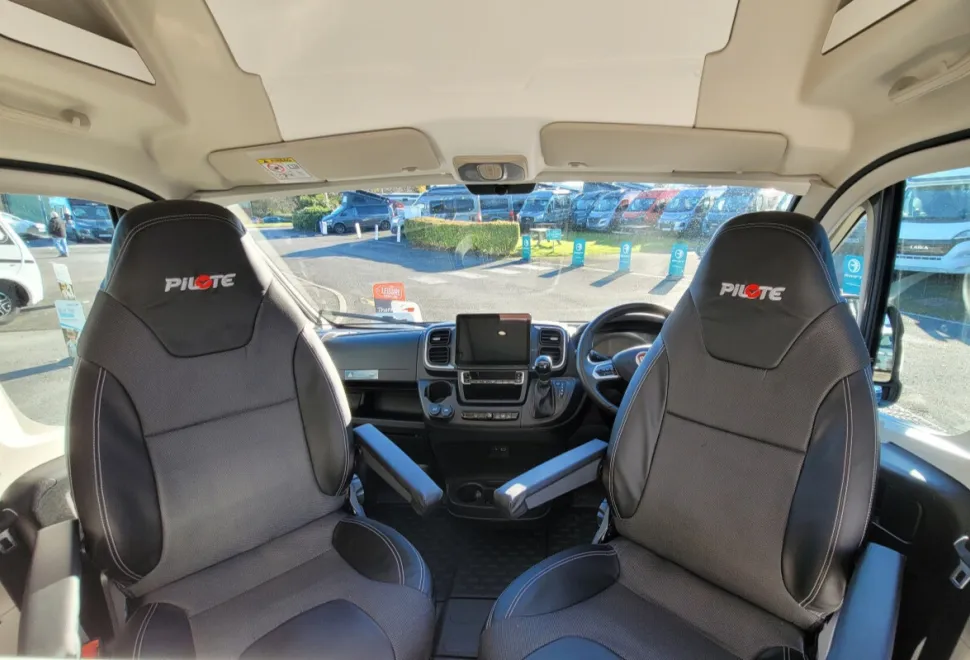 Pilote Pilote V633M 2023