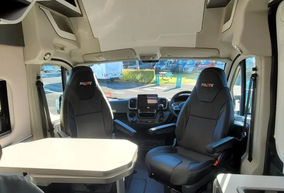 Pilote Pilote V633M 2023