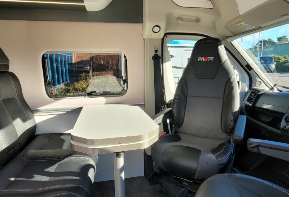 Pilote Pilote V633M 2023