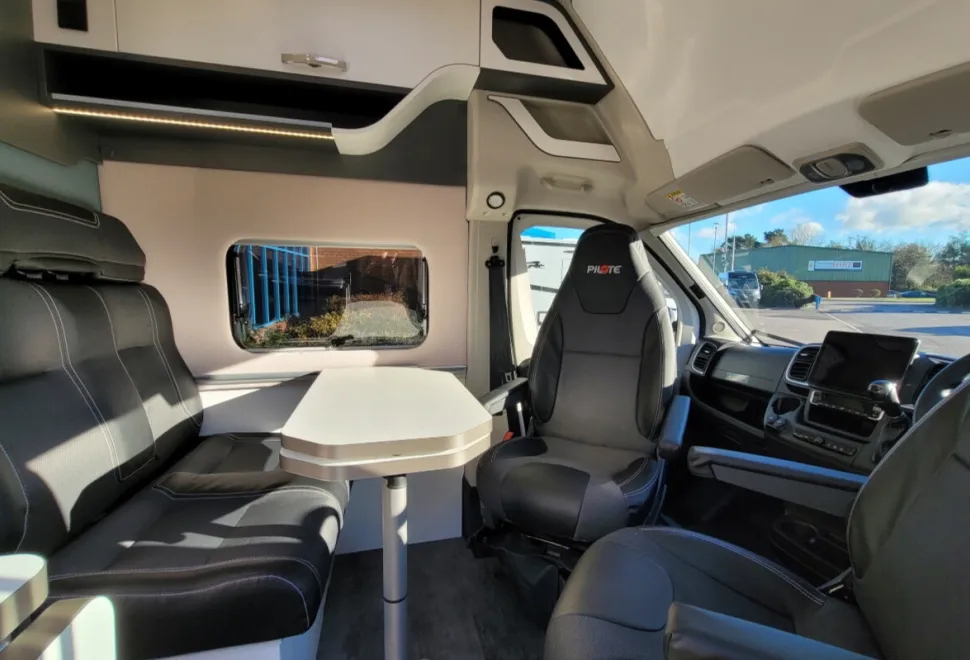 Pilote Pilote V633M 2023