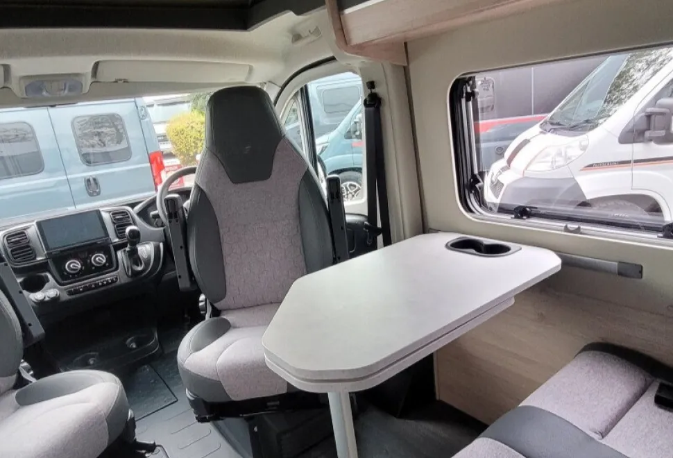 Autotrail Expedition 68 XL 