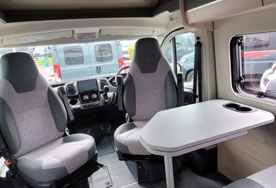 Autotrail Expedition 68 XL 