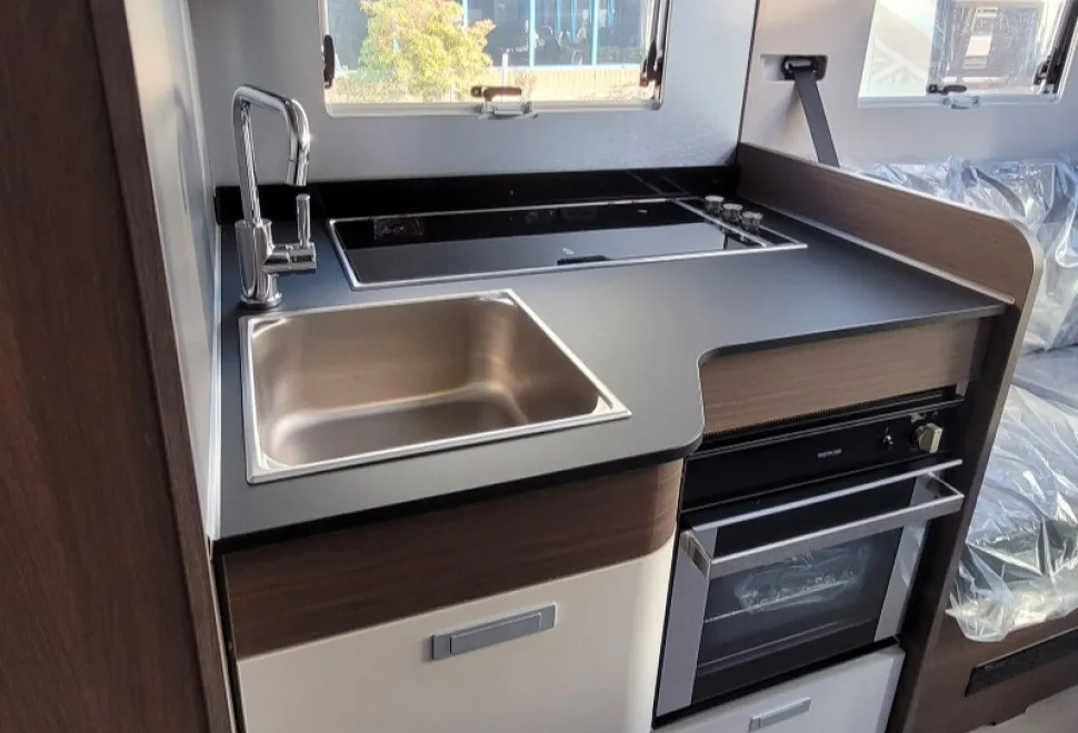 Adria Coral Supreme 670 DL 