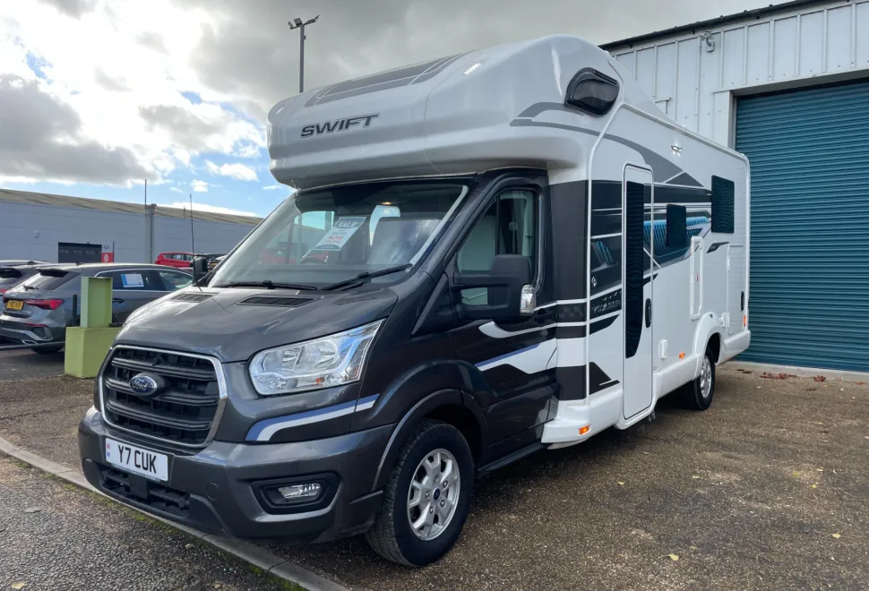 Swift Voyager 494   2024