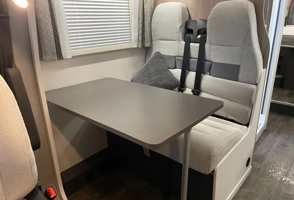 Swift Voyager 494   2024