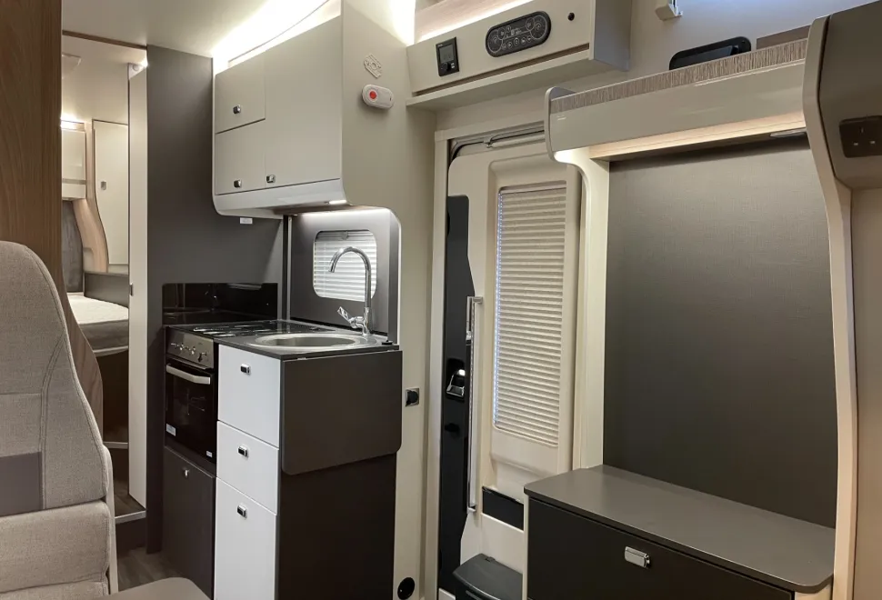 Swift Voyager 494   2024