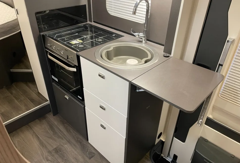 Swift Voyager 494   2024