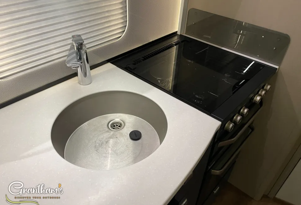 Swift Sterling Continental 570   2015