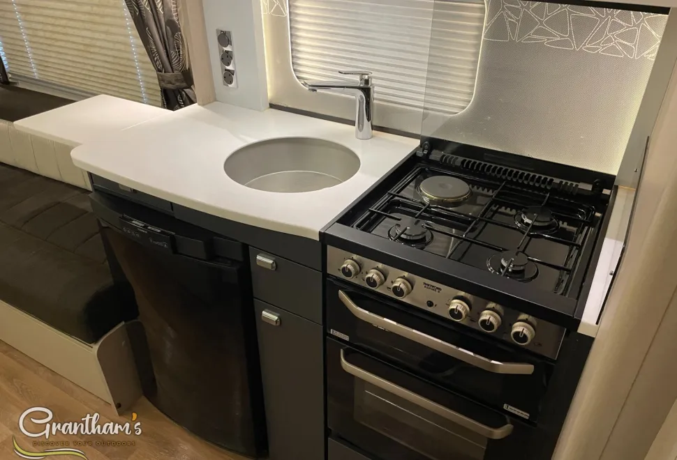 Swift Sterling Continental 570   2015