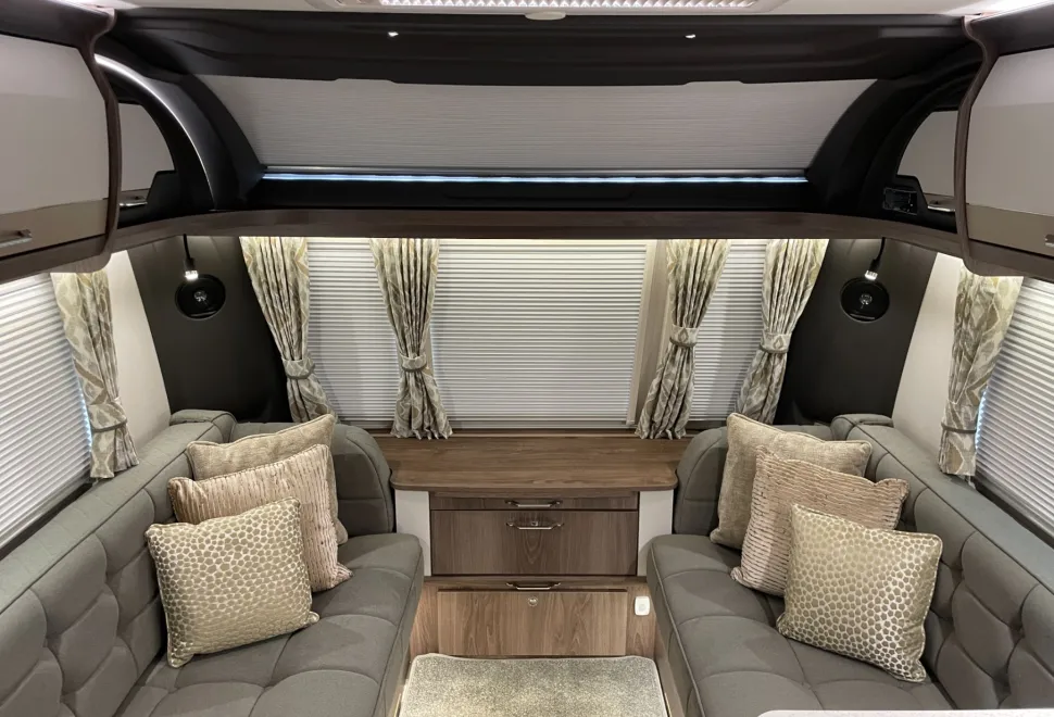 Coachman Laser   2025