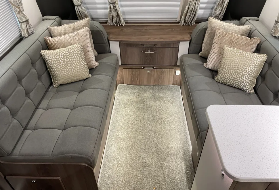 Coachman Laser   2025