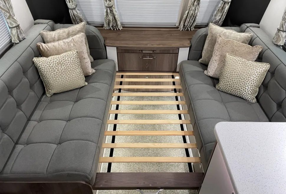 Coachman Laser   2025