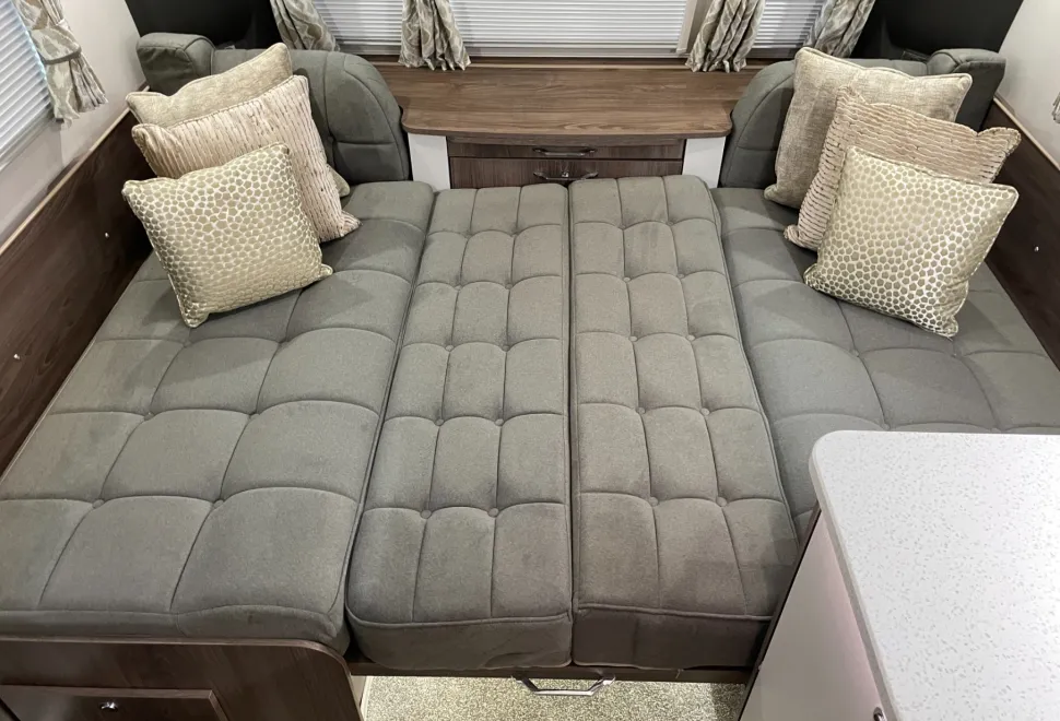 Coachman Laser   2025