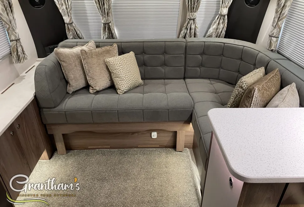 Coachman Laser   2025