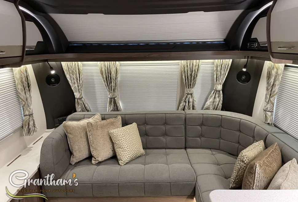 Coachman Laser   2025