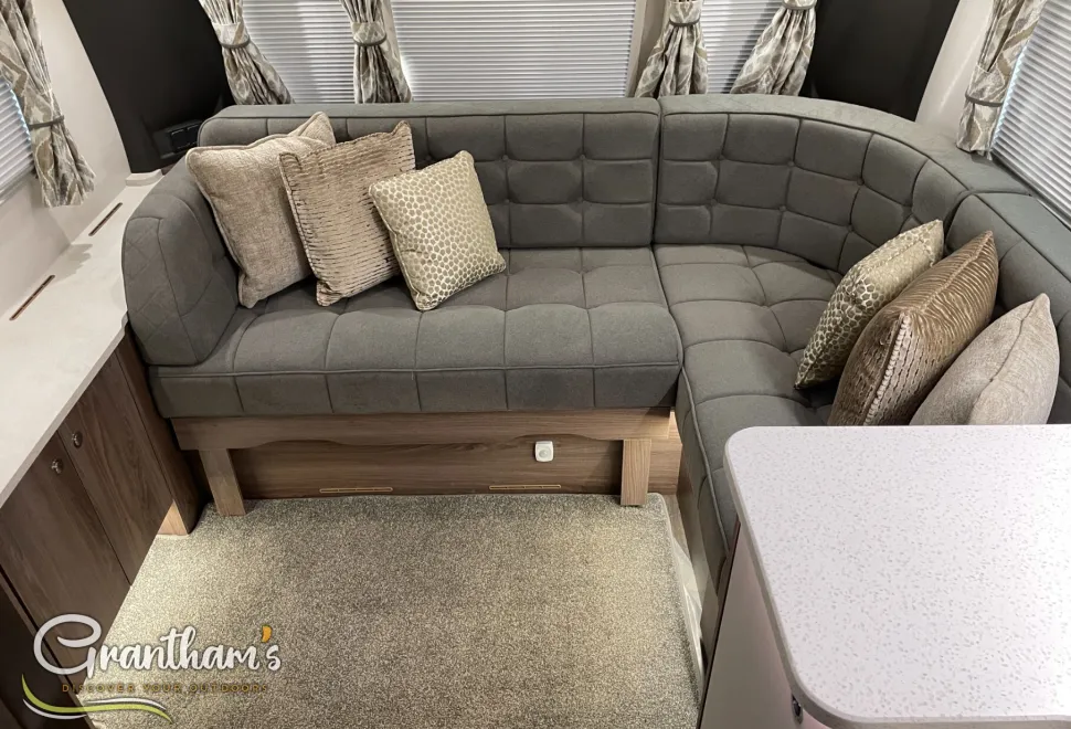 Coachman Laser   2025