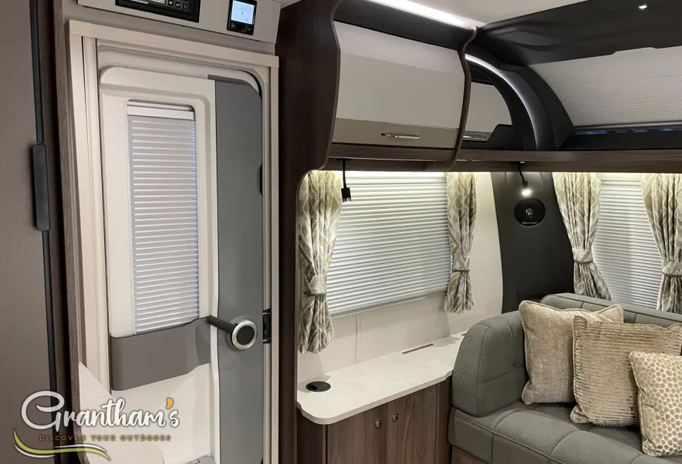 Coachman Laser   2025