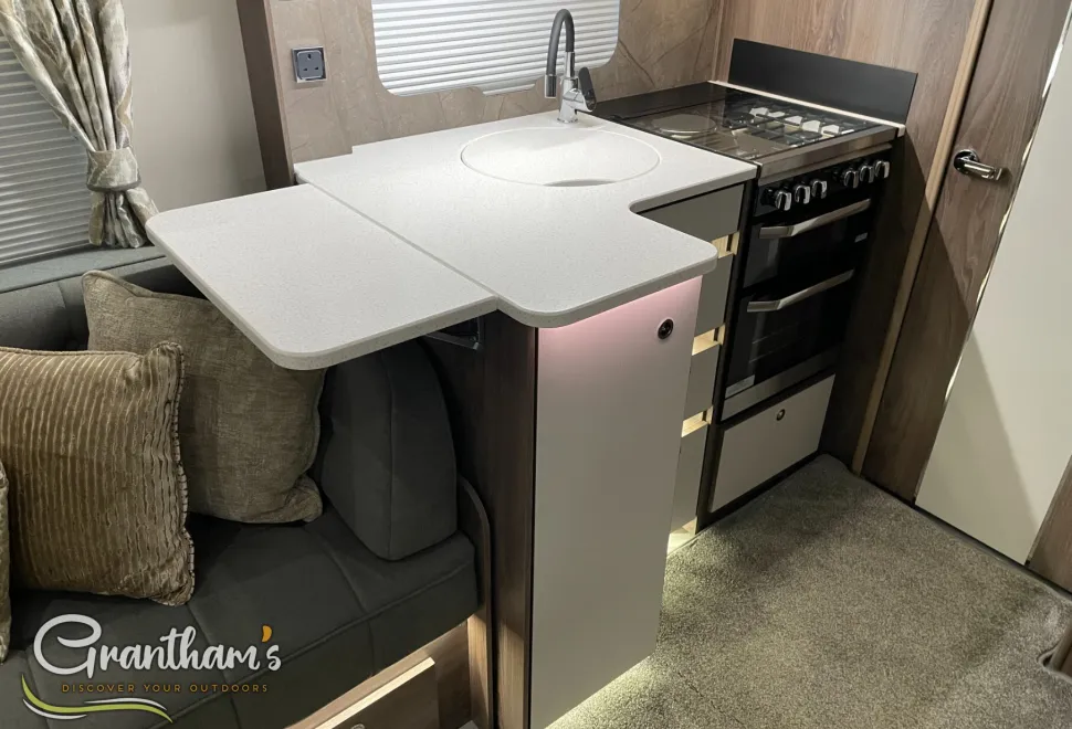 Coachman Laser   2025
