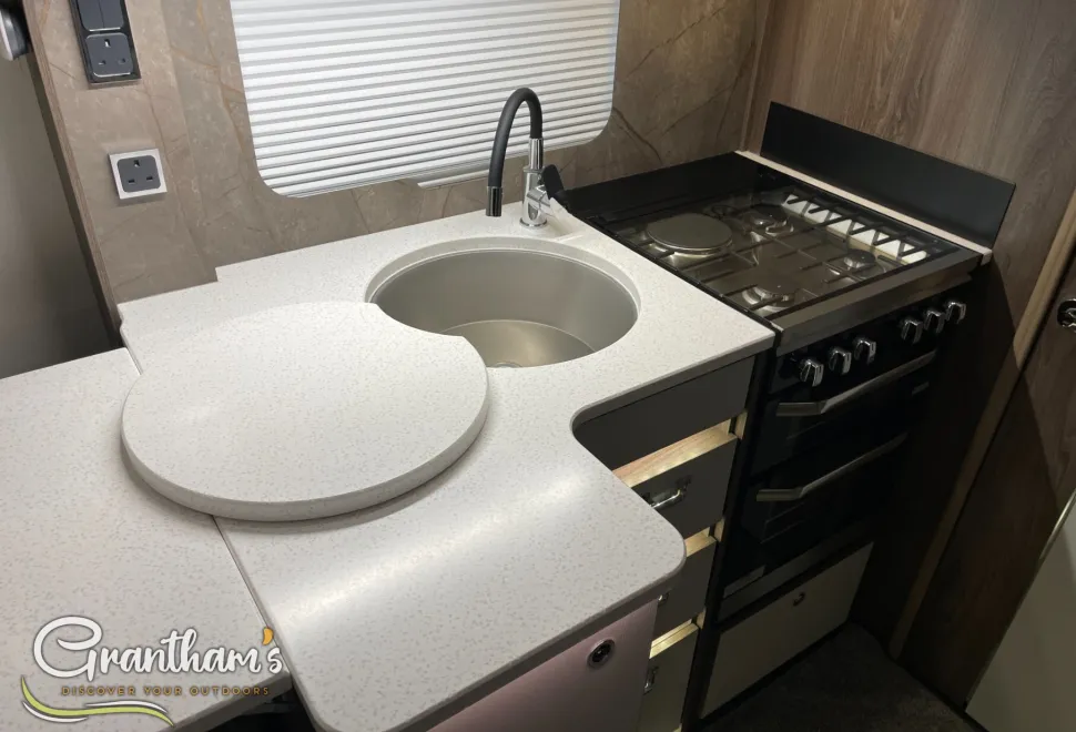 Coachman Laser   2025