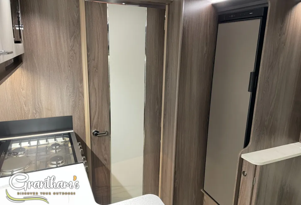 Coachman Laser   2025