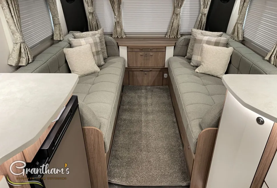 Coachman VIP   2025