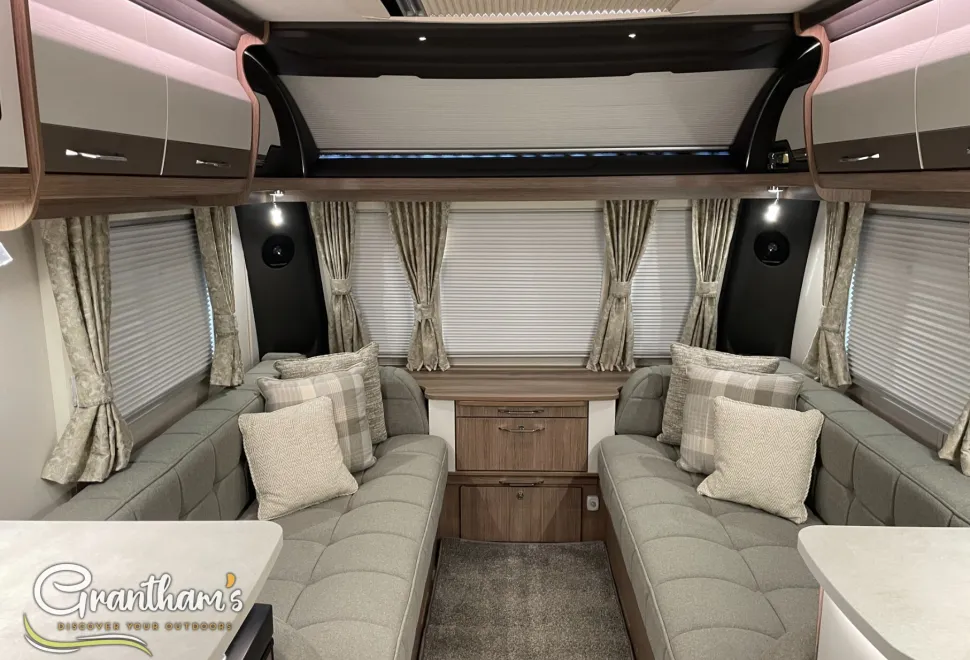 Coachman VIP   2025