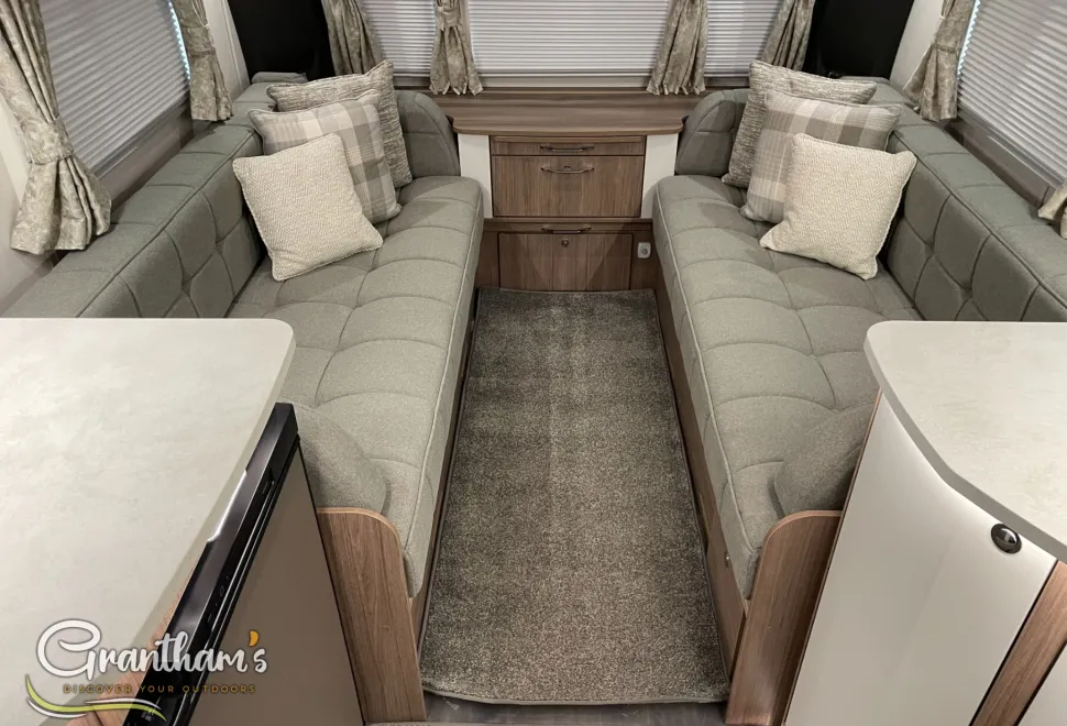 Coachman VIP   2025