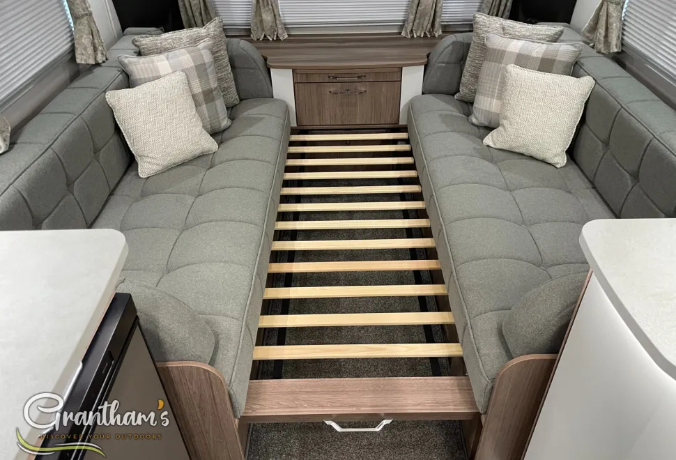 Coachman VIP   2025