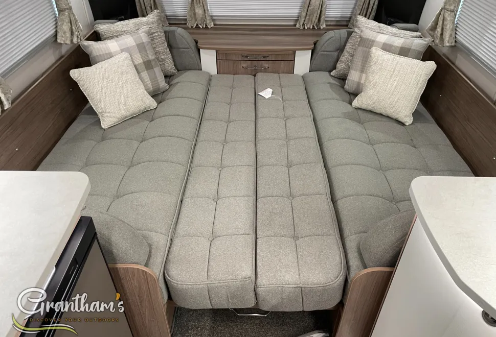 Coachman VIP   2025