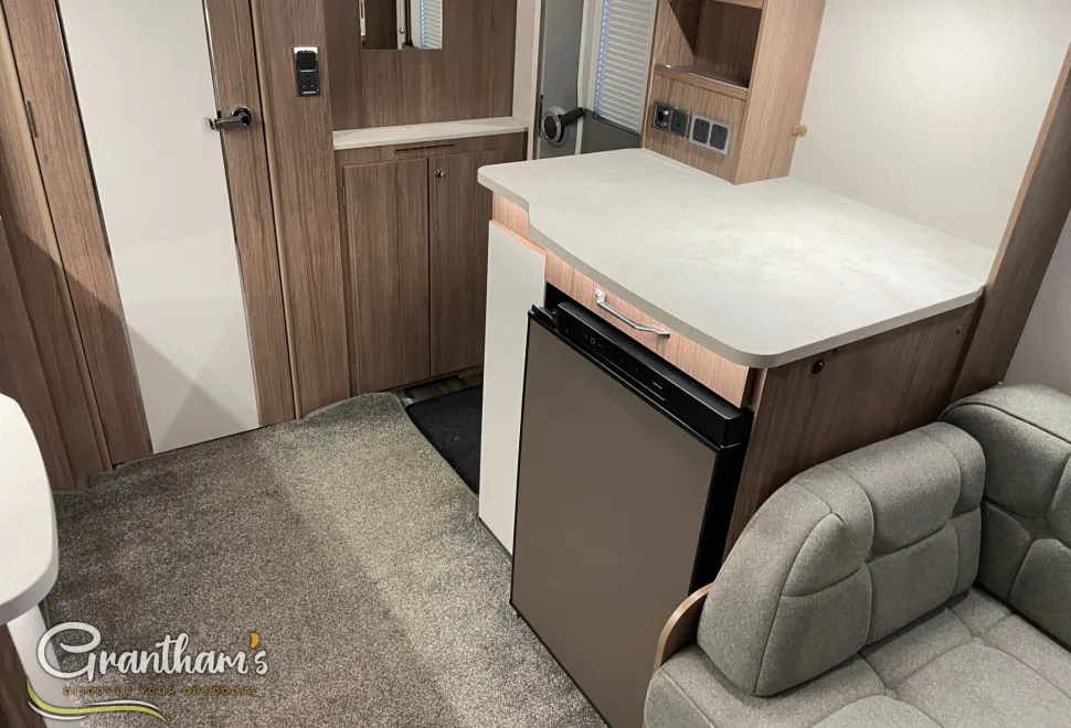 Coachman VIP   2025