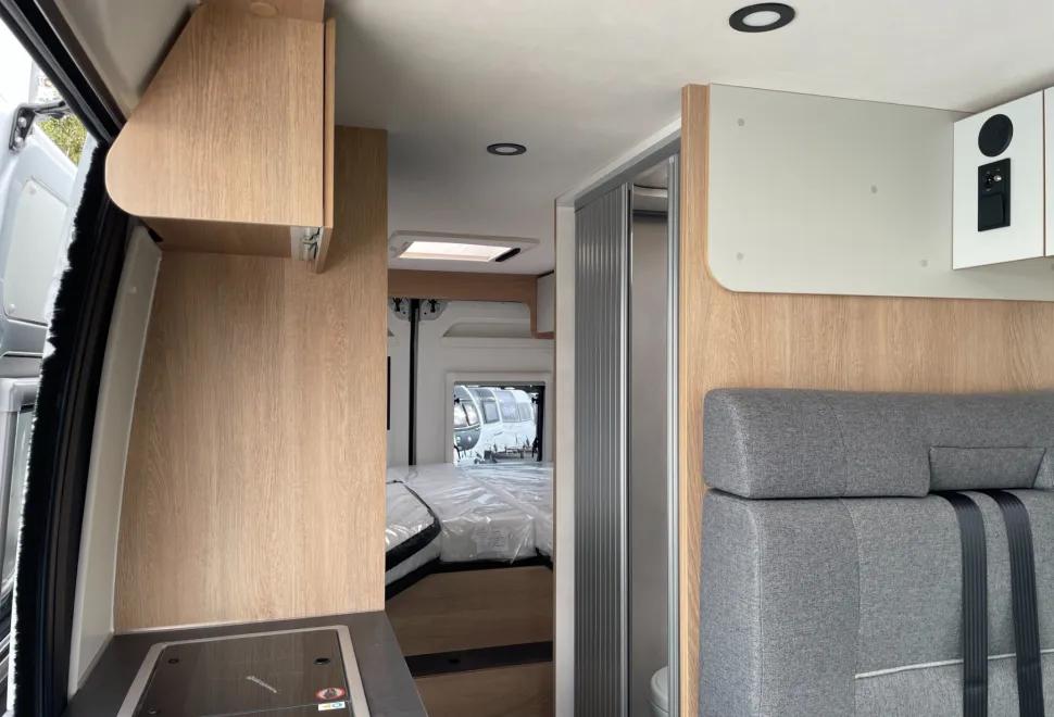 Joa Camp Van 63T   2024