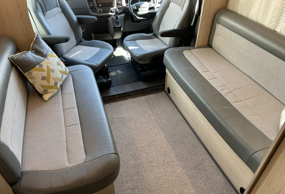 Auto Trail    2021