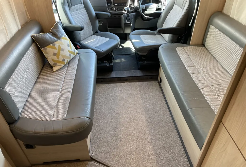 Auto Trail    2021
