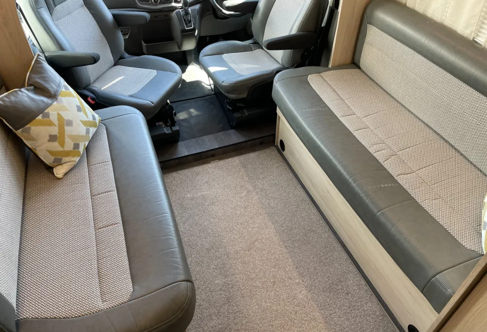 Auto Trail    2021